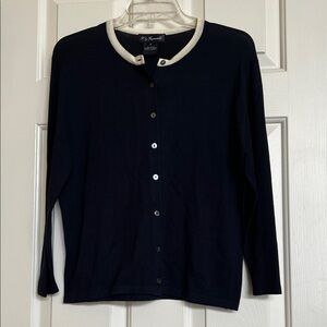 F. by Faconnable sweater ( NWOT )
100 % Cotton